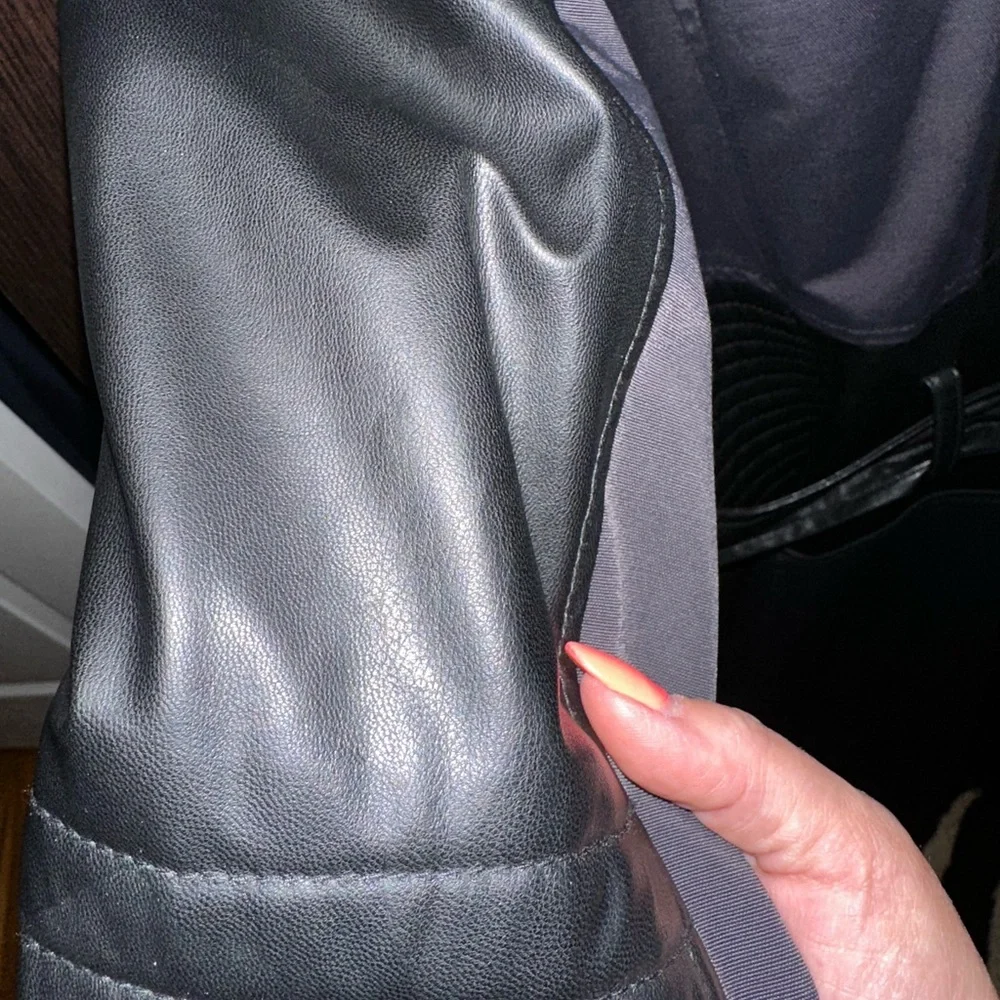 Preowned Bebe Trench Coat Faux Leather Details Belted Full Zipper Black Sz Large - Picture 6 of 8